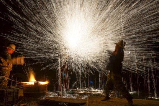 打铁花是哪的民间艺术,是晋城传统的民间表演艺术